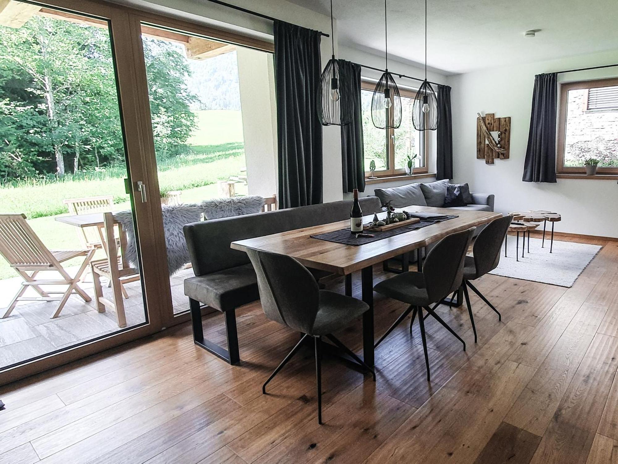Zeitfrei Chalet Apartments Fieberbrunn Rum bild